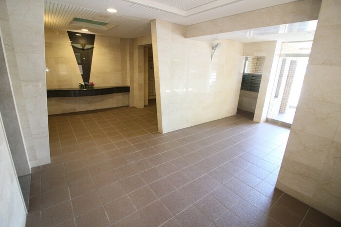 物件外観写真6　(エントランス部分)