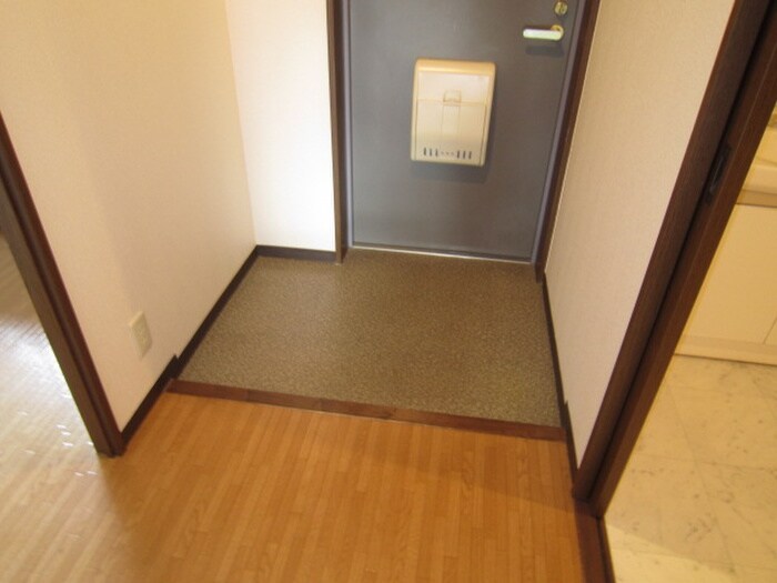 物件内観写真16　(玄関)