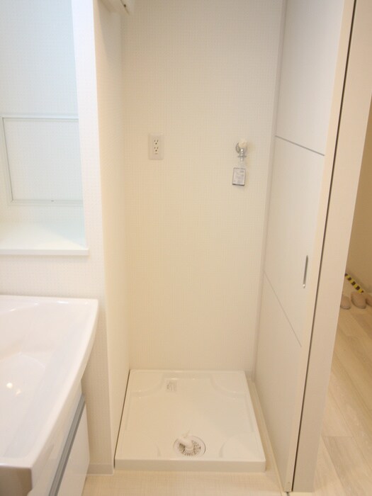 物件内観写真18　(洗濯機置場)