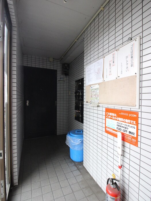 物件外観写真4　(エントランス部分)