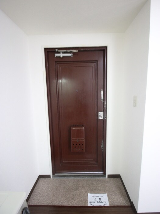 物件内観写真16　(玄関)