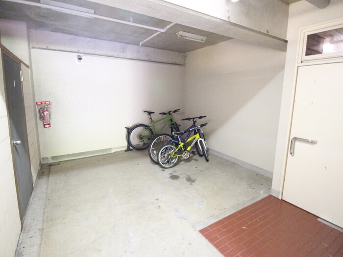 物件外観写真3　(駐輪場)