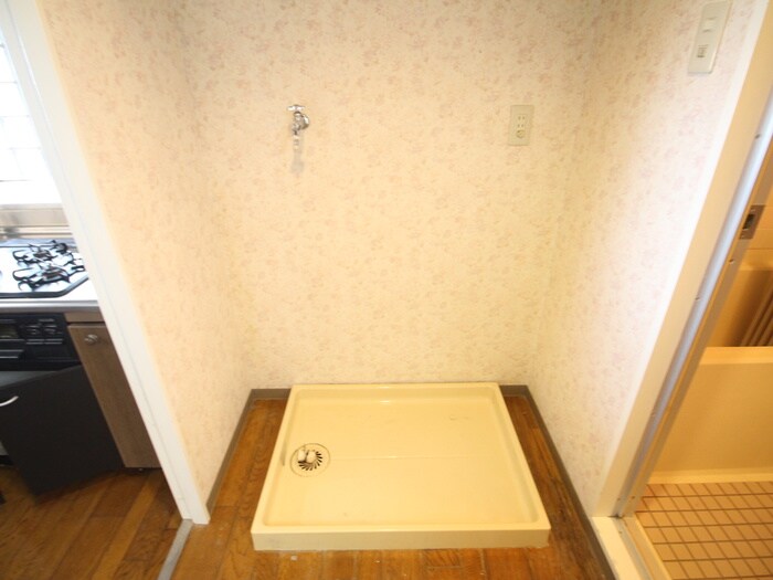 物件内観写真12　(洗濯機置場)