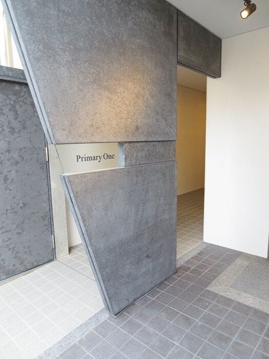 物件外観写真6　(エントランス部分)