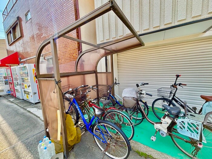 物件外観写真4　(駐輪場)