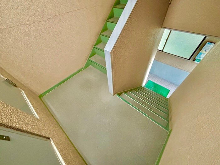 物件外観写真6　(エントランス部分)