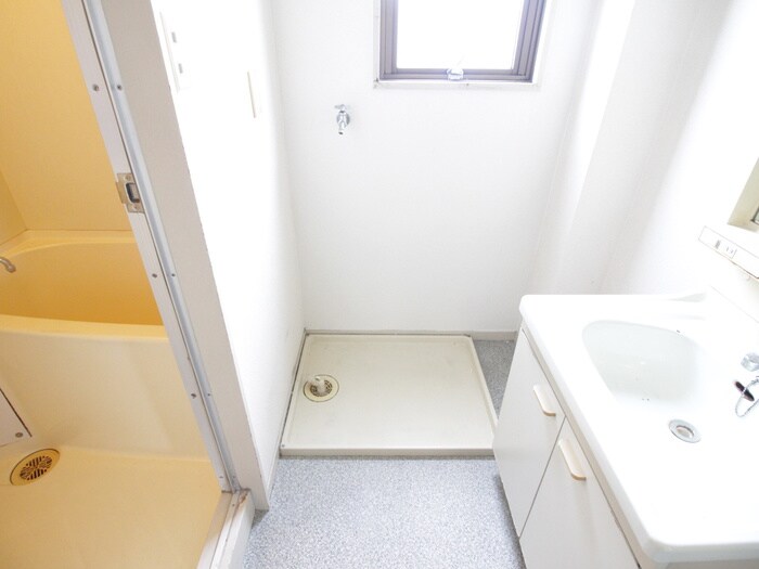 物件内観写真15　(洗濯機置場)