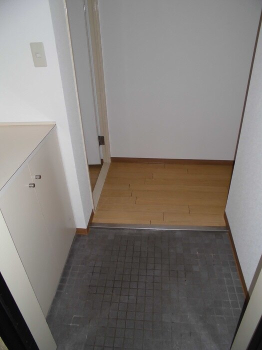 物件内観写真7　(玄関)