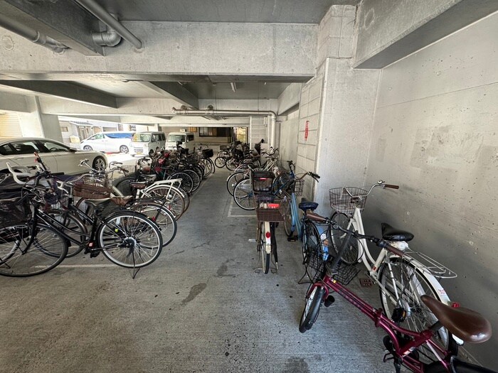 物件外観写真5　(駐輪場)