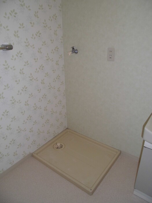 物件内観写真16　(洗濯機置場)