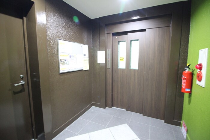 物件外観写真4　(エントランス部分)