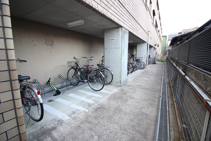 物件外観写真5　(駐輪場)