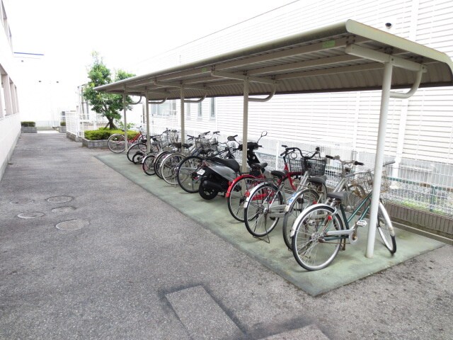 物件外観写真3　(駐輪場)