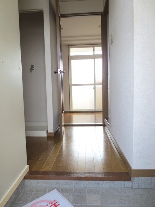 物件内観写真10　(玄関)