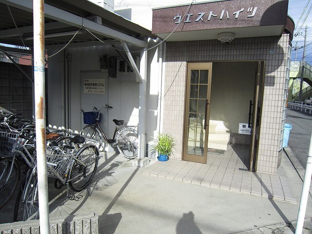 物件外観写真2　(エントランス部分)