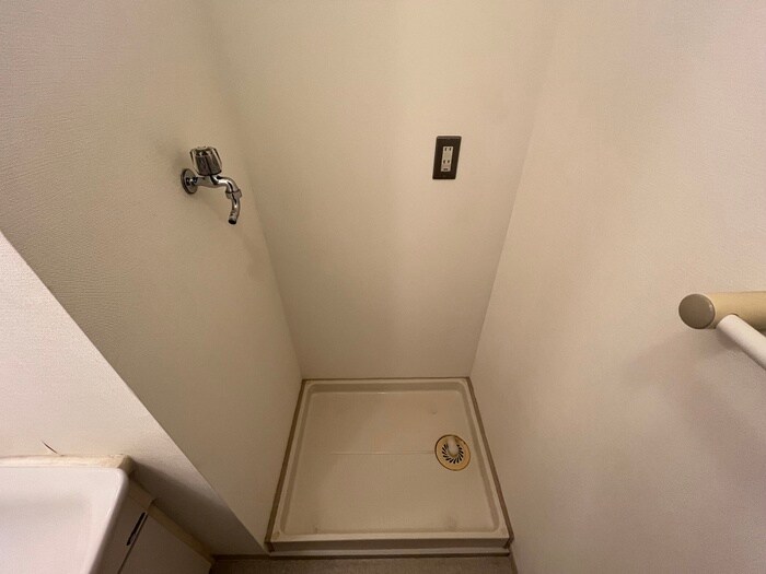 物件内観写真10　(洗濯機置場)