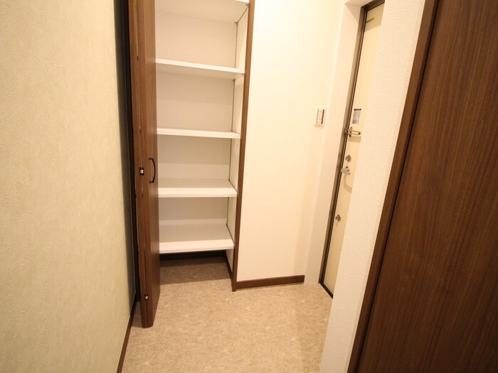 物件内観写真7　(玄関)