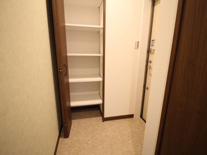 物件内観写真7　(玄関)