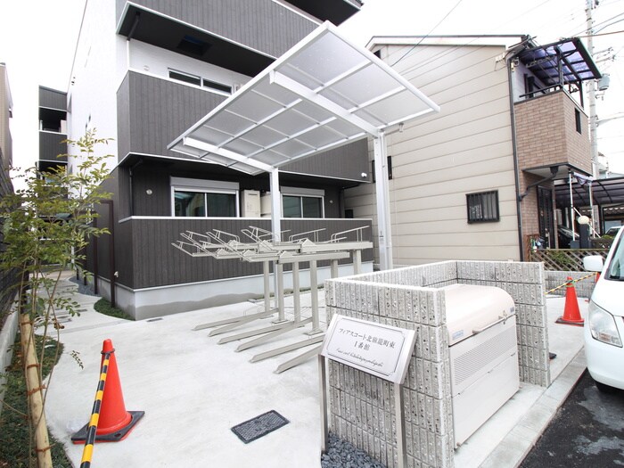 物件外観写真5　(エントランス部分)