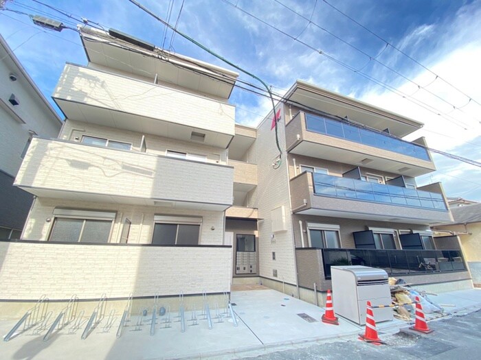 物件外観写真4　(エントランス部分)