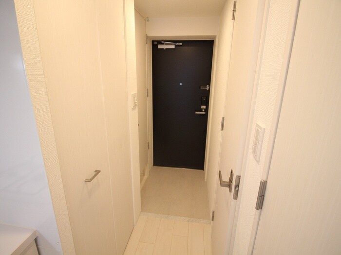 物件内観写真13　(玄関)
