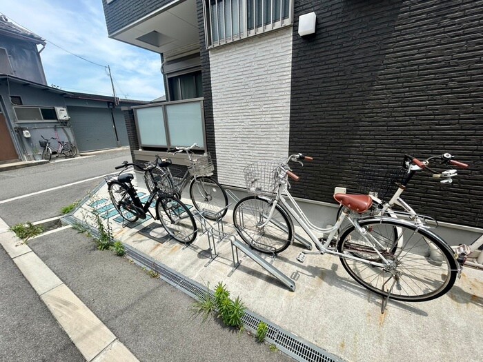 物件外観写真3　(駐輪場)