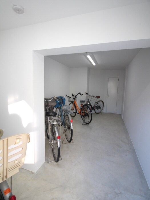 物件外観写真5　(駐輪場)