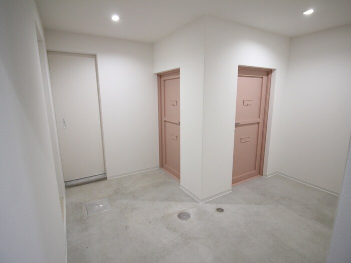 物件内観写真16　(玄関)