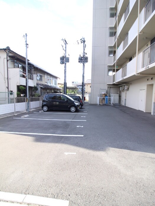 物件外観写真3　(駐車場)