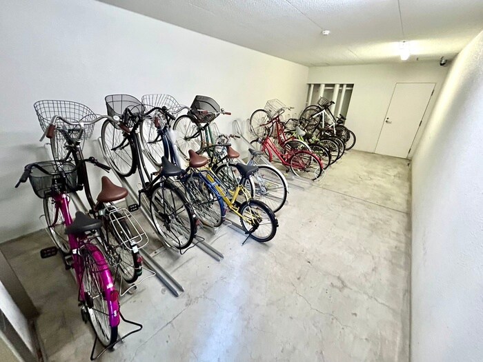 物件外観写真3　(駐輪場)