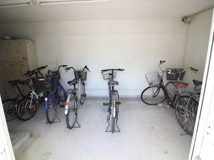物件外観写真5　(駐輪場)