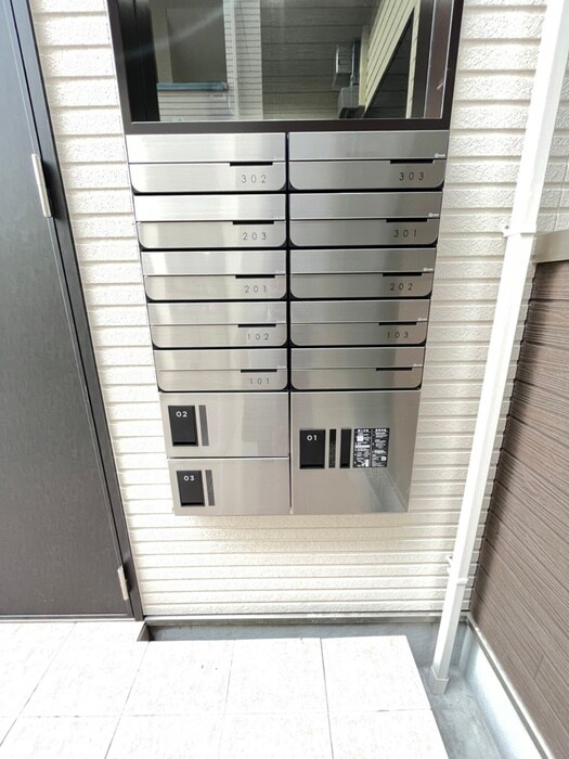 物件外観写真3　(エントランス部分)