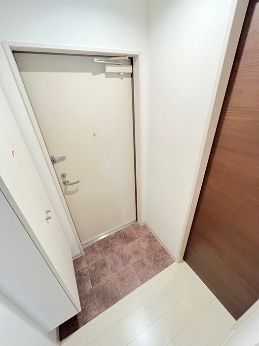 物件内観写真16　(玄関)