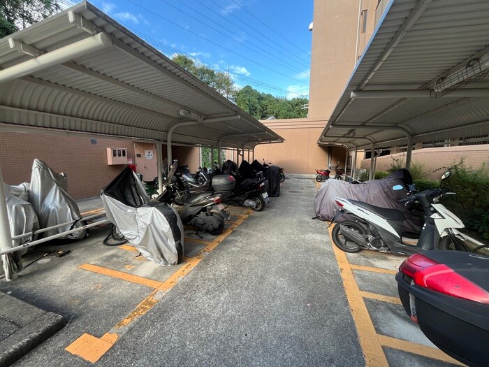 物件外観写真5　(駐輪場)