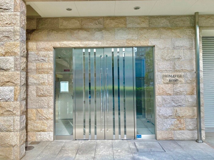 物件外観写真4　(エントランス部分)