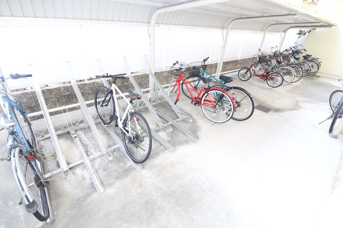 物件外観写真5　(駐輪場)