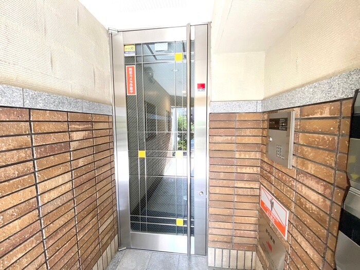 物件外観写真4　(エントランス部分)