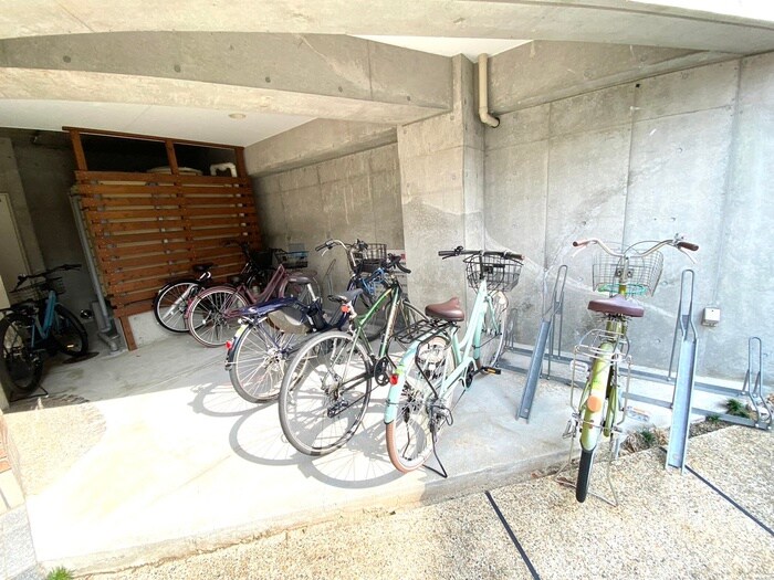 物件外観写真6　(駐輪場)