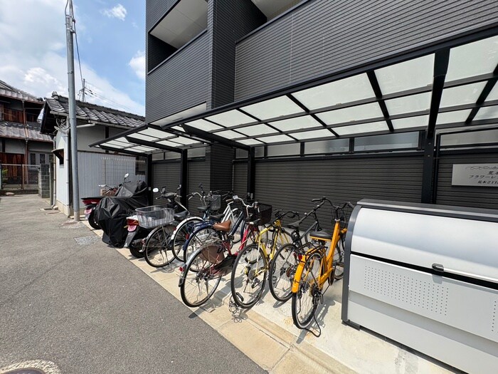 物件外観写真3　(駐輪場)