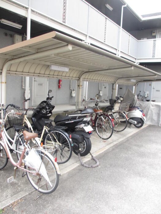 物件外観写真4　(駐輪場)