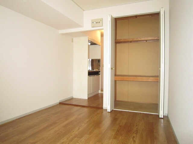 物件内観写真12　(収納)