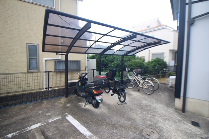 物件外観写真3　(駐輪場)