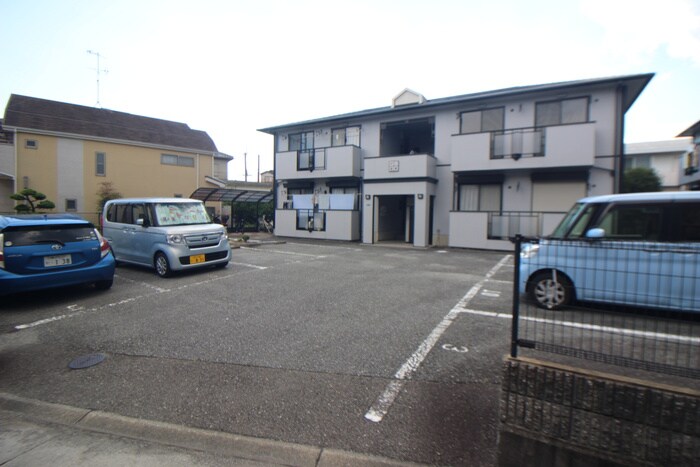 物件外観写真6　(駐車場)