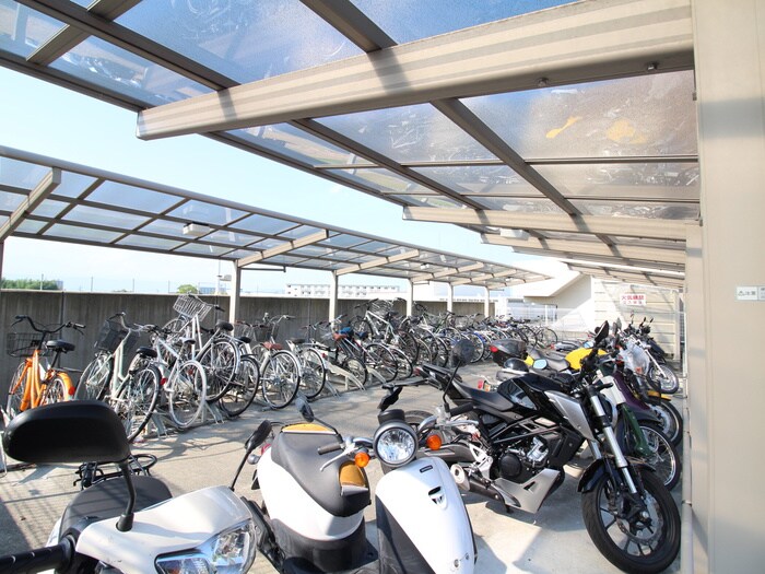 物件外観写真6　(駐輪場)