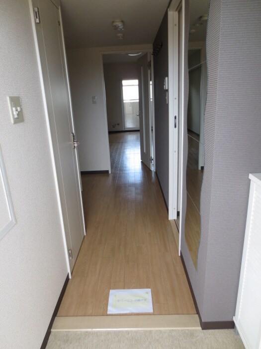 物件内観写真16　(玄関)
