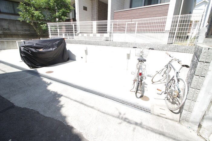 物件外観写真5　(駐輪場)