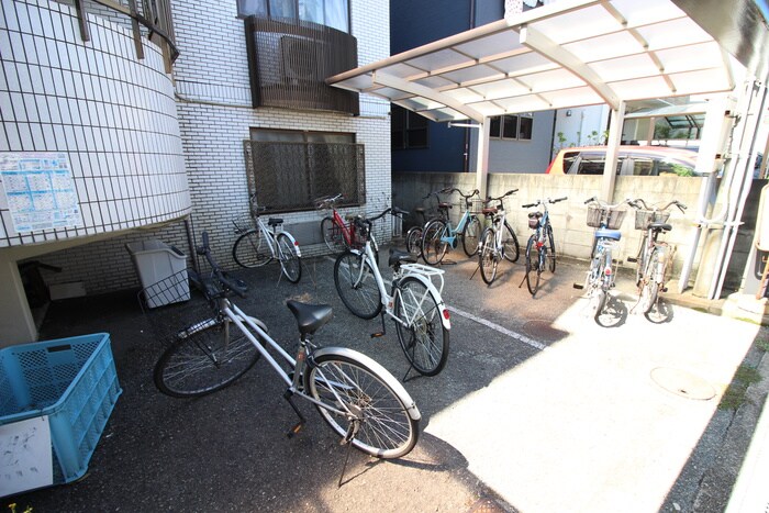 物件外観写真3　(駐輪場)
