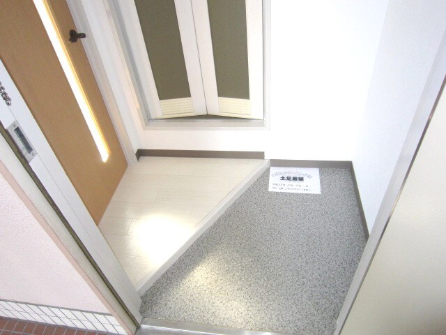 物件内観写真14　(玄関)