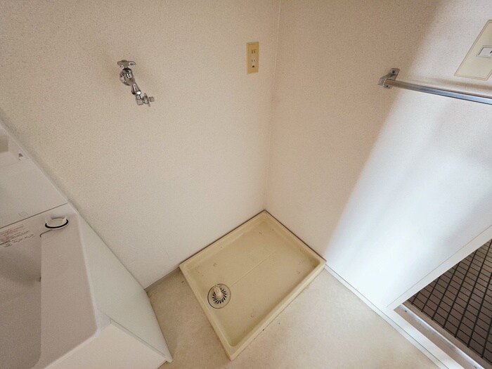 物件内観写真12　(洗濯機置場)