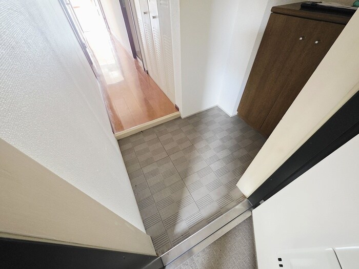 物件内観写真16　(玄関)